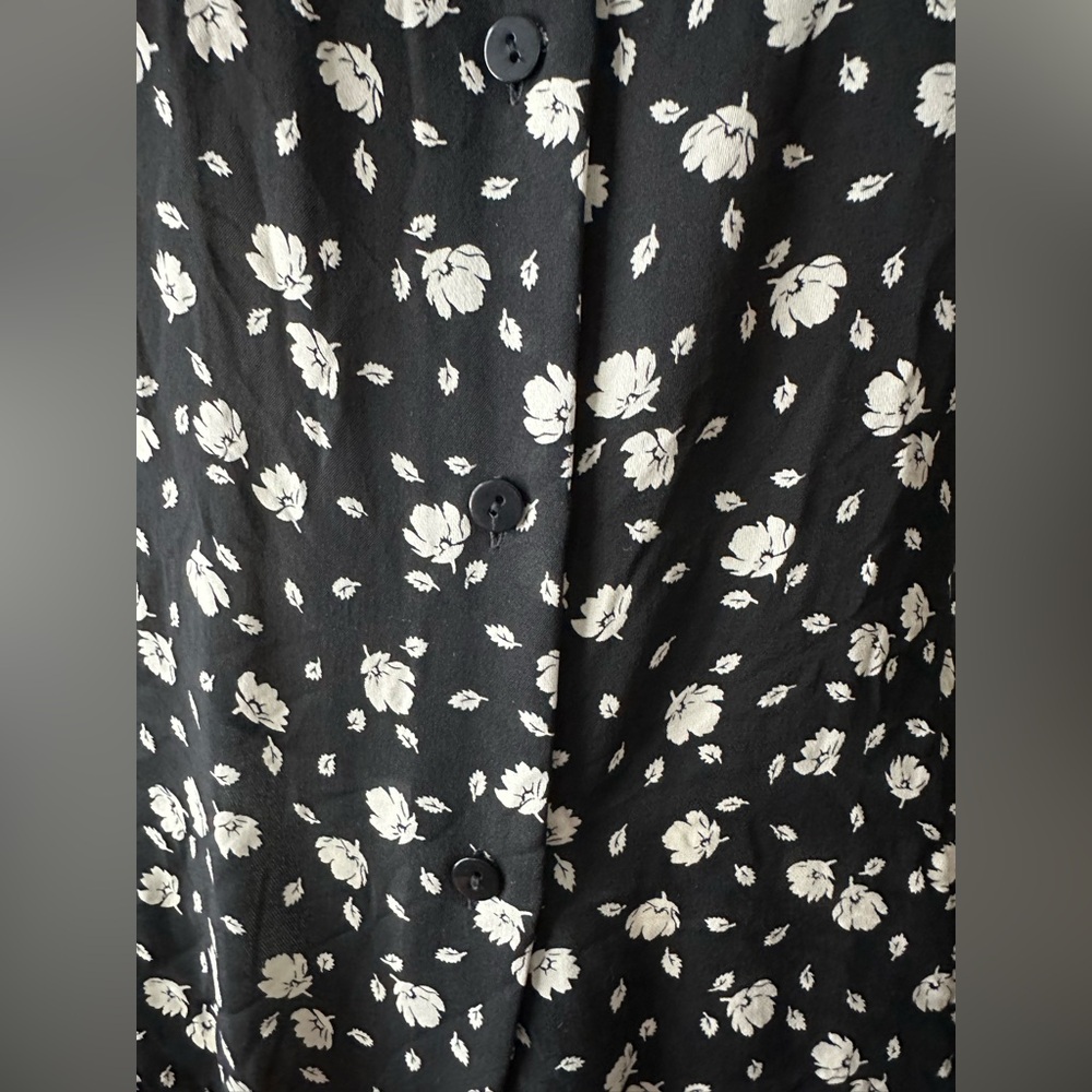 Ann Taylor Black and White Floral silk blouse - Picture 11 of 13